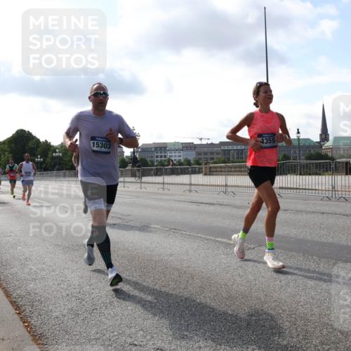 29.06.2025 - hella hamburg halbmarathon Lena Gebhardt http://msf.ph/oto/8326216 29.06.2025 09:48:37 Lombardsbrücke 15303, 4359, 1042, 1290, 1385, 1505, 1710, 1743, 2262, 2399, 2767, 3480, 3547, 3959, 4359, 4381, 4860, 5003, 5307, 5315, 5554, 5709, 6684, 6829, 6993, 7152, 7154, 7884, 8121, 8571, 8933, 9403, 9643, 10190, 10404, 10738, 10793, 10852, 11620, 11929, 12044, 12051, 12488, 12514, 12916, 13483, 13595, 13940, 13975, 14875, 14908, 15931, 15959, 16119 meine-sportfotos.de