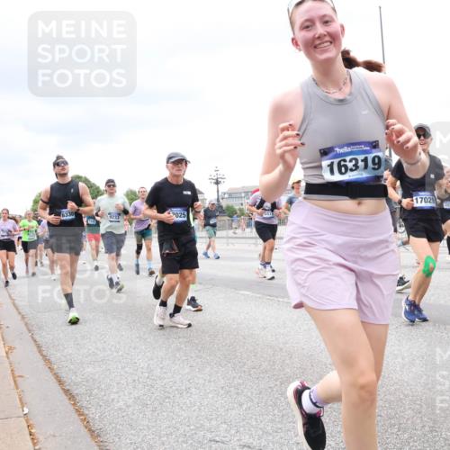 29.06.2025 - hella hamburg halbmarathon Lena Gebhardt http://msf.ph/oto/8326234 29.06.2025 10:57:47 Lombardsbrücke 6330, 1242, 9233, 7025, 16319, 17029, 13131, 1123, 1242, 1248, 1265, 1388, 1643, 2015, 2041, 2451, 2567, 2900, 3191, 3385, 3388, 3433, 3644, 3750, 3936, 3954, 4059, 4180, 4197, 4429, 4521, 4830, 5117, 5632, 5676, 5736, 5738, 6316, 6337, 6827, 6857, 6916, 7172, 7193, 7556, 7720, 7728, 7977, 7990, 8035, 8159, 8287, 8386, 8474, 8540, 8552, 8708, 8713, 8773, 8873, 9059, 9180, 9233, 9318, 9319, 9394, 9398, 9436, 9481, 9496, 9613, 9832 meine-sportfotos.de