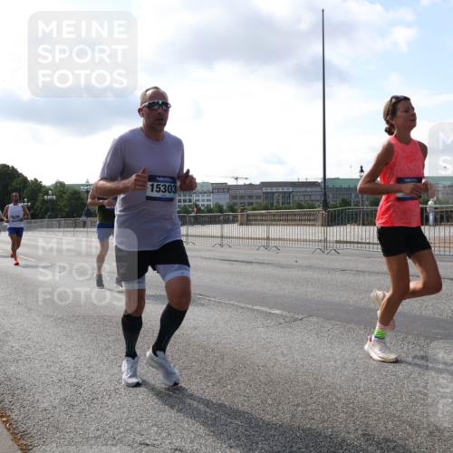 29.06.2025 - hella hamburg halbmarathon Lena Gebhardt http://msf.ph/oto/8326242 29.06.2025 09:48:37 Lombardsbrücke 15303, 1042, 1290, 1385, 1505, 1710, 1743, 2262, 2399, 2767, 3480, 3547, 3959, 4359, 4381, 4860, 5003, 5307, 5315, 5554, 5709, 6684, 6829, 6993, 7152, 7154, 7884, 8121, 8571, 8933, 9403, 9643, 10190, 10404, 10738, 10793, 10852, 11620, 11929, 12044, 12051, 12488, 12514, 12916, 13483, 13595, 13940, 13975, 14875, 14908, 15931, 15959, 16119 meine-sportfotos.de