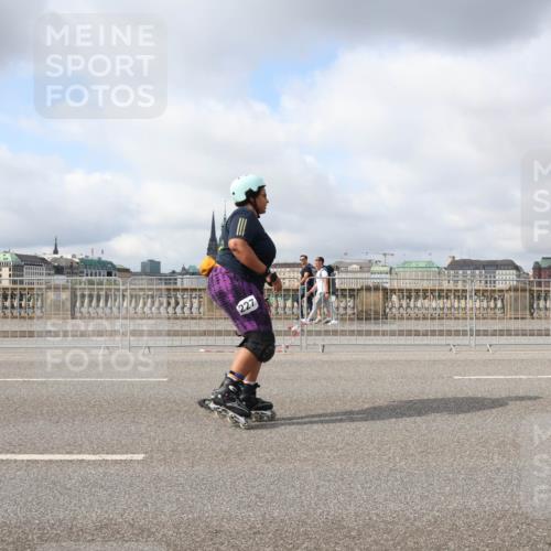 29.06.2025 - hella hamburg halbmarathon Lena Gebhardt http://msf.ph/oto/8326250 29.06.2025 09:08:12 Lombardsbrücke 227 meine-sportfotos.de