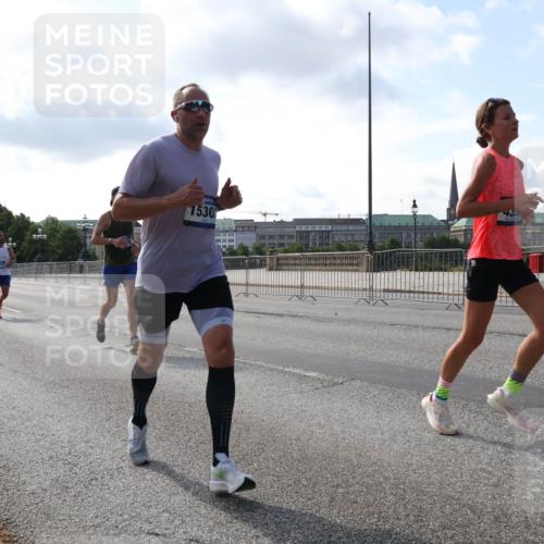 29.06.2025 - hella hamburg halbmarathon Lena Gebhardt http://msf.ph/oto/8326281 29.06.2025 09:48:37 Lombardsbrücke 3571, 1530, 1042, 1290, 1385, 1505, 1710, 1743, 2262, 2399, 2767, 3480, 3547, 3959, 4359, 4381, 4860, 5003, 5307, 5315, 5554, 5709, 6684, 6829, 6993, 7152, 7154, 7884, 8121, 8571, 8933, 9403, 9643, 10190, 10404, 10738, 10793, 10852, 11620, 11929, 12044, 12051, 12488, 12514, 12916, 13483, 13595, 13940, 13975, 14875, 14908, 15931, 15959, 16119 meine-sportfotos.de