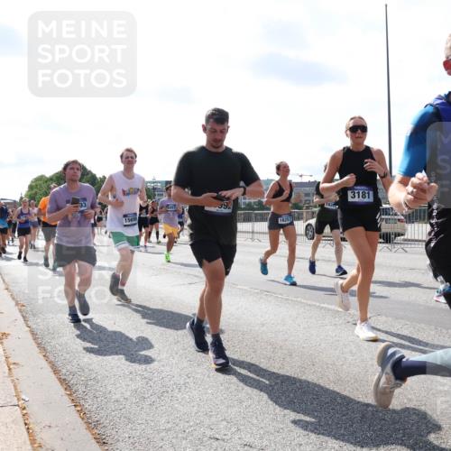 29.06.2025 - hella hamburg halbmarathon Lena Gebhardt http://msf.ph/oto/8326287 29.06.2025 10:00:15 Lombardsbrücke 15695, 6891, 162, 16257, 3181, 1239, 1006, 1019, 1125, 1180, 1239, 1264, 1526, 1544, 1568, 1681, 1834, 1914, 2027, 2086, 2099, 2159, 2346, 2348, 2364, 2426, 2447, 2582, 2584, 2606, 2652, 2676, 2677, 2730, 2910, 2982, 3042, 3177, 3181, 3319, 3400, 3794, 3836, 3861, 3898, 4013, 4231, 4419, 4579, 4594, 4632, 4767, 4772, 4796, 4813, 4940, 4945, 5015, 5134, 5272, 5277, 5341, 5643, 5728, 6082, 6084, 6104, 6174, 6201, 6202, 6220, 6260, 6462, 6470, 6581, 6587 meine-sportfotos.de