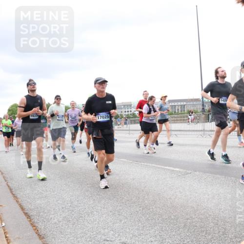 29.06.2025 - hella hamburg halbmarathon Lena Gebhardt http://msf.ph/oto/8326309 29.06.2025 10:57:47 Lombardsbrücke 1633, 242, 9233, 17025, 587, 1425, 029, 1123, 1242, 1248, 1265, 1388, 1643, 2015, 2041, 2451, 2567, 2900, 3191, 3385, 3388, 3433, 3644, 3750, 3936, 3954, 4059, 4180, 4197, 4429, 4521, 4830, 5117, 5632, 5676, 5736, 5738, 6316, 6337, 6827, 6857, 6916, 7172, 7193, 7556, 7720, 7728, 7977, 7990, 8035, 8159, 8287, 8386, 8474, 8540, 8552, 8708, 8713, 8773, 8873, 9059, 9180, 9233, 9318, 9319, 9394, 9398, 9436, 9481, 9496, 9613, 9832 meine-sportfotos.de