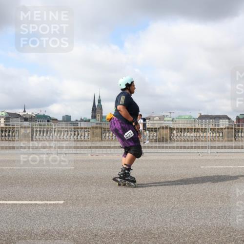 29.06.2025 - hella hamburg halbmarathon Lena Gebhardt http://msf.ph/oto/8326377 29.06.2025 09:08:12 Lombardsbrücke 227 meine-sportfotos.de