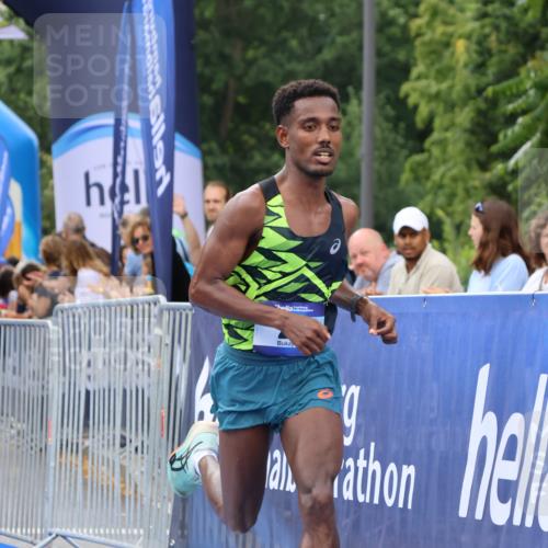 29.06.2025 - hella hamburg halbmarathon Strokosch-Dieckow http://msf.ph/oto/8326400 29.06.2025 10:02:32 Ziel 22 meine-sportfotos.de