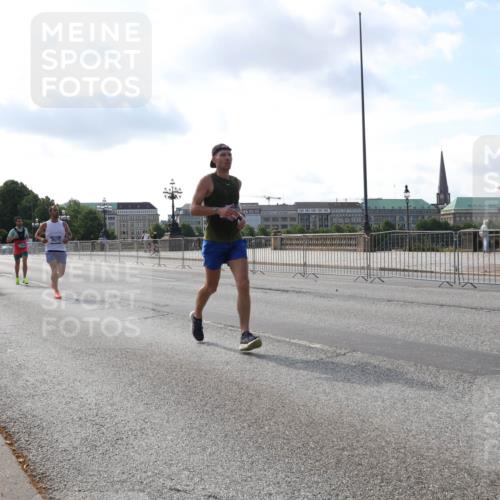 29.06.2025 - hella hamburg halbmarathon Lena Gebhardt http://msf.ph/oto/8326405 29.06.2025 09:48:38 Lombardsbrücke 8571, 1042, 1290, 1385, 1505, 1710, 1743, 2262, 2399, 2767, 3480, 3547, 3959, 4359, 4381, 4860, 5003, 5124, 5307, 5554, 5709, 6829, 6993, 7152, 7154, 7884, 8121, 8571, 8933, 9403, 9643, 10190, 10404, 10738, 10793, 10852, 11620, 11929, 12044, 12051, 12488, 12514, 12916, 13137, 13372, 13483, 13595, 13940, 13975, 14875, 14908, 15931, 15959, 16119 meine-sportfotos.de