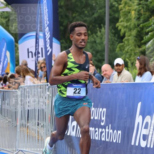 29.06.2025 - hella hamburg halbmarathon Strokosch-Dieckow http://msf.ph/oto/8326430 29.06.2025 10:02:32 Ziel 22 meine-sportfotos.de