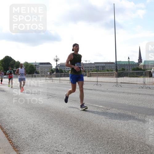 29.06.2025 - hella hamburg halbmarathon Lena Gebhardt http://msf.ph/oto/8326438 29.06.2025 09:48:38 Lombardsbrücke 18259, 1042, 1290, 1385, 1505, 1710, 1743, 2262, 2399, 2767, 3480, 3547, 3959, 4359, 4381, 4860, 5003, 5124, 5307, 5554, 5709, 6829, 6993, 7152, 7154, 7884, 8121, 8571, 8933, 9403, 9643, 10190, 10404, 10738, 10793, 10852, 11620, 11929, 12044, 12051, 12488, 12514, 12916, 13137, 13372, 13483, 13595, 13940, 13975, 14875, 14908, 15931, 15959, 16119 meine-sportfotos.de
