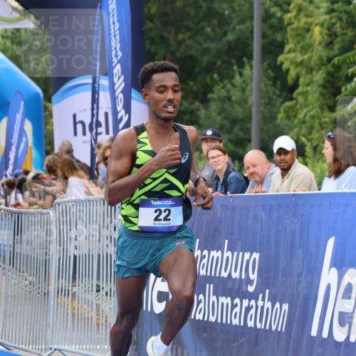 29.06.2025 - hella hamburg halbmarathon Strokosch-Dieckow http://msf.ph/oto/8326482 29.06.2025 10:02:31 Ziel 2, 22 meine-sportfotos.de