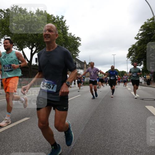 29.06.2025 - hella hamburg halbmarathon Yannick Fuchs http://msf.ph/oto/8326496 29.06.2025 10:51:31 20KM 1200, 1239, 1563, 1715, 1719, 1972, 2236, 2606, 2652, 2759, 2806, 2883, 3141, 3575, 4261, 4579, 5015, 5134, 5391, 5457, 5458, 6281, 6302, 6720, 6892, 7159, 7833, 8744, 9450, 10383, 10408, 10599, 12144, 12509, 12773, 12774, 13376, 13664, 14737, 14951, 15090, 15189, 15220, 15229, 15349, 15664, 16418, 16517, 17455, 17543, 17758, 18508 meine-sportfotos.de