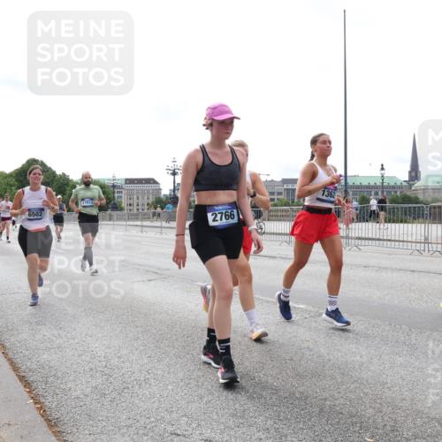 29.06.2025 - hella hamburg halbmarathon Lena Gebhardt http://msf.ph/oto/8326521 29.06.2025 10:23:26 Lombardsbrücke 6502, 17013, 2766, 1362, 8716, 1048, 1304, 1362, 2125, 2925, 3029, 3034, 4190, 4266, 4391, 4646, 4728, 4793, 5160, 5406, 6502, 6578, 6747, 6784, 6785, 6849, 7029, 7820, 7891, 8031, 8181, 8687, 8688, 8716, 8918, 8920, 9133, 9301, 9715, 9877, 9913, 10649, 10739, 11300, 11793, 11798, 11879, 12025, 12073, 12265, 12874, 13560, 14041, 14265, 14338, 14510, 14512, 14821, 15709, 16185, 16251, 16416, 16558, 17013, 17099, 17199, 17207, 17299, 17719 meine-sportfotos.de