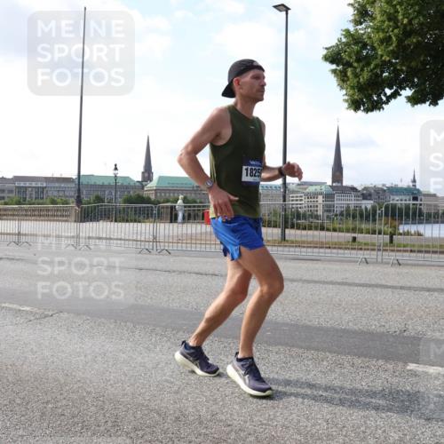 29.06.2025 - hella hamburg halbmarathon Lena Gebhardt http://msf.ph/oto/8326548 29.06.2025 09:48:39 Lombardsbrücke 1825, 1042, 1290, 1385, 1505, 1710, 1743, 2262, 2399, 2767, 3480, 3547, 3959, 4062, 4359, 4381, 4860, 5003, 5124, 5307, 5554, 5709, 6829, 6993, 7152, 7154, 7884, 8121, 8571, 8933, 9403, 9643, 10190, 10404, 10738, 10793, 10852, 11620, 11929, 12044, 12051, 12488, 12514, 12916, 13137, 13372, 13483, 13595, 13940, 13975, 14875, 14908, 15931, 15959, 16119 meine-sportfotos.de