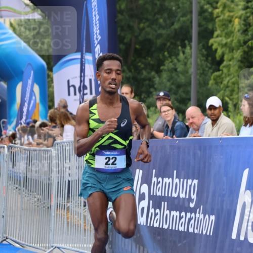 29.06.2025 - hella hamburg halbmarathon Strokosch-Dieckow http://msf.ph/oto/8326560 29.06.2025 10:02:31 Ziel 2, 22 meine-sportfotos.de