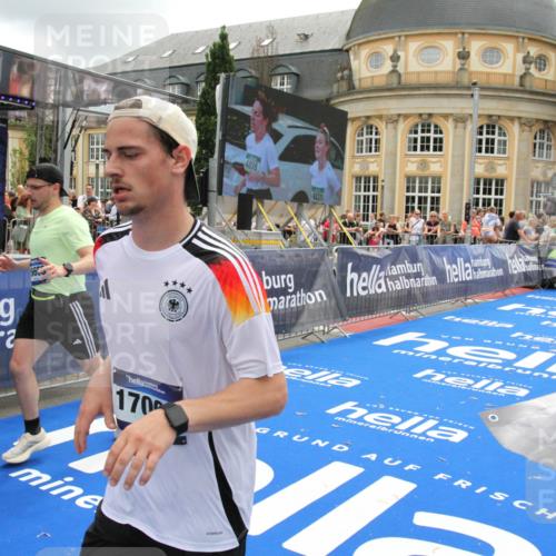 29.06.2025 - hella hamburg halbmarathon Michael Strokosch http://msf.ph/oto/8326566 29.06.2025 10:48:55 Ziel 1884, 1892, 7067, 9482, 9661, 11519, 12421, 13009, 13976, 15309, 16653, 17007, 18873 meine-sportfotos.de