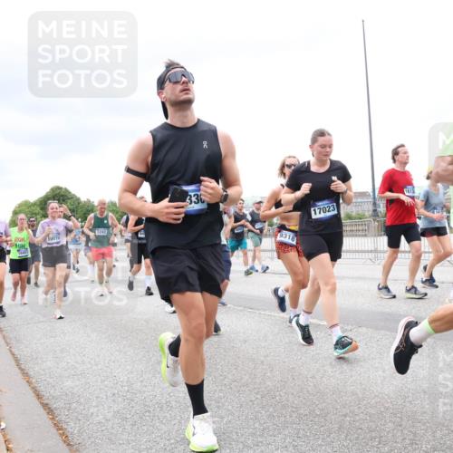 29.06.2025 - hella hamburg halbmarathon Lena Gebhardt http://msf.ph/oto/8326573 29.06.2025 10:57:48 Lombardsbrücke 1242, 0070, 18457, 330, 1608, 9318, 17023, 1613, 1613, 1123, 1242, 1248, 1265, 1388, 1643, 2015, 2451, 2567, 2900, 3191, 3385, 3388, 3433, 3644, 3750, 3936, 3954, 4059, 4180, 4197, 4429, 4521, 4830, 5117, 5632, 5676, 5736, 5738, 6316, 6337, 6827, 6857, 6916, 7172, 7193, 7556, 7720, 7728, 7977, 7990, 8035, 8159, 8287, 8386, 8474, 8540, 8708, 8713, 8773, 8873, 9059, 9180, 9233, 9318, 9319, 9394, 9398, 9436, 9481, 9496, 9613, 9832 meine-sportfotos.de
