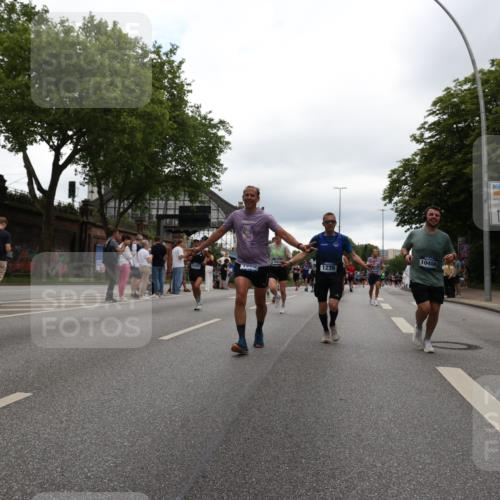 29.06.2025 - hella hamburg halbmarathon Yannick Fuchs http://msf.ph/oto/8326581 29.06.2025 10:51:32 20KM 1200, 1239, 1563, 1715, 1719, 1972, 2236, 2606, 2652, 2759, 2806, 2883, 3141, 3575, 4261, 4579, 5015, 5134, 5391, 5457, 5458, 6281, 6302, 6720, 6892, 7159, 7833, 8744, 9450, 10383, 10408, 10599, 12144, 12509, 12773, 12774, 13376, 13664, 14737, 14951, 15090, 15189, 15220, 15229, 15349, 15664, 16418, 16517, 17455, 17543, 17758, 18508 meine-sportfotos.de