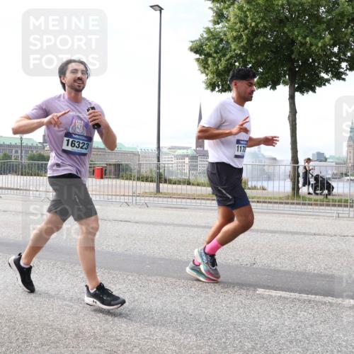 29.06.2025 - hella hamburg halbmarathon Lena Gebhardt http://msf.ph/oto/8326587 29.06.2025 10:12:57 Lombardsbrücke 4532, 16323, 1172, 1020, 1051, 1249, 1610, 1785, 1851, 1939, 2531, 2891, 2942, 2963, 2964, 3182, 3248, 4532, 4554, 5150, 5166, 5597, 5598, 6207, 7014, 7873, 7907, 8398, 8405, 8917, 8971, 9141, 10067, 10402, 10581, 11025, 11720, 12456, 13566, 13816, 14404, 14540, 14869, 15012, 15369, 15531, 16030, 16255, 16323, 16437, 16473, 16826, 16911, 17061, 17699, 17988, 17994, 18048, 18178, 18320, 18493, 18530, 18732 meine-sportfotos.de