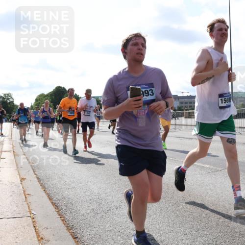 29.06.2025 - hella hamburg halbmarathon Lena Gebhardt http://msf.ph/oto/8326591 29.06.2025 10:00:16 Lombardsbrücke 18808, 6104, 993, 15695, 16, 1006, 1019, 1125, 1180, 1239, 1264, 1526, 1544, 1568, 1681, 1834, 1914, 2027, 2086, 2099, 2159, 2346, 2348, 2364, 2426, 2447, 2582, 2584, 2606, 2652, 2676, 2677, 2730, 2910, 2982, 3042, 3177, 3181, 3319, 3400, 3794, 3836, 3861, 3898, 4013, 4231, 4419, 4579, 4594, 4632, 4767, 4772, 4796, 4813, 4940, 4945, 5015, 5134, 5272, 5277, 5341, 5643, 5728, 6082, 6084, 6104, 6174, 6201, 6202, 6220, 6260, 6462, 6470, 6581, 6587 meine-sportfotos.de