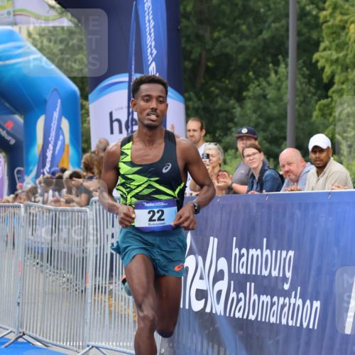 29.06.2025 - hella hamburg halbmarathon Strokosch-Dieckow http://msf.ph/oto/8326606 29.06.2025 10:02:31 Ziel 2, 22 meine-sportfotos.de