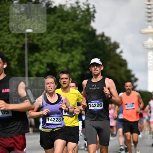 29.06.2025 - hella hamburg halbmarathon Dr. Thomas Lammeyer http://msf.ph/oto/8326652 29.06.2025 09:55:41 Kennedybrücke 1057, 1312, 1353, 1569, 1763, 2880, 3437, 3618, 3697, 4565, 4871, 5014, 5047, 5129, 5231, 5336, 5690, 5987, 6700, 6711, 6770, 7185, 7710, 8074, 8359, 8564, 8900, 9358, 9547, 9659, 10691, 10978, 11021, 11062 meine-sportfotos.de