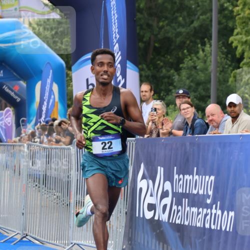 29.06.2025 - hella hamburg halbmarathon Strokosch-Dieckow http://msf.ph/oto/8326656 29.06.2025 10:02:31 Ziel 2, 22 meine-sportfotos.de