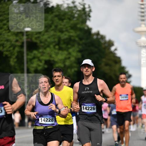 29.06.2025 - hella hamburg halbmarathon Dr. Thomas Lammeyer http://msf.ph/oto/8326673 29.06.2025 09:55:41 Kennedybrücke 1057, 1312, 1353, 1569, 1763, 2880, 3437, 3618, 3697, 4565, 4871, 5014, 5047, 5129, 5231, 5336, 5690, 5987, 6700, 6711, 6770, 7185, 7710, 8074, 8359, 8564, 8900, 9358, 9547, 9659, 10691, 10978, 11021, 11062 meine-sportfotos.de