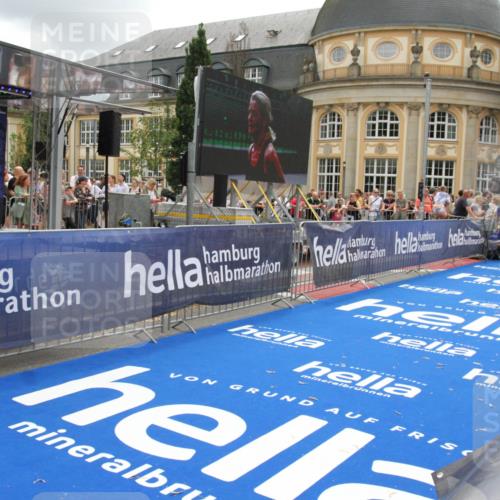 29.06.2025 - hella hamburg halbmarathon Michael Strokosch http://msf.ph/oto/8326692 29.06.2025 10:48:56 Ziel 1892, 3213, 7067, 9661, 12421, 12534, 13009, 13976, 15309, 16653, 17007, 18873 meine-sportfotos.de