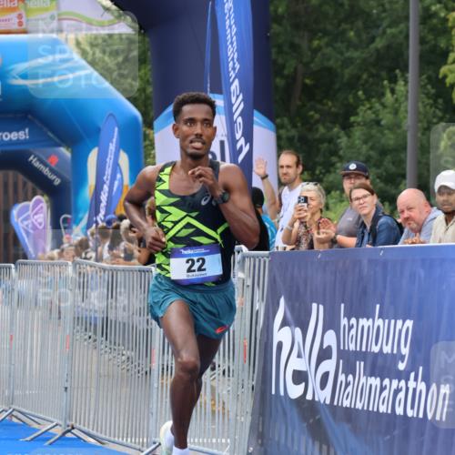29.06.2025 - hella hamburg halbmarathon Strokosch-Dieckow http://msf.ph/oto/8326693 29.06.2025 10:02:31 Ziel 2, 22 meine-sportfotos.de