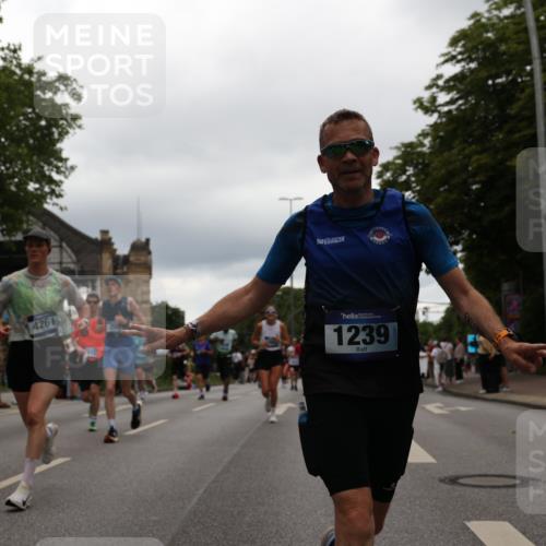 29.06.2025 - hella hamburg halbmarathon Yannick Fuchs http://msf.ph/oto/8326700 29.06.2025 10:51:33 20KM 1200, 1239, 1563, 1715, 1719, 1972, 2236, 2606, 2652, 2759, 2806, 2883, 3141, 3575, 4261, 4579, 5015, 5134, 5391, 5457, 5458, 6281, 6302, 6531, 6720, 6892, 7159, 7833, 8744, 9450, 10383, 10408, 10599, 12144, 12509, 12773, 12774, 13376, 13664, 14737, 15090, 15189, 15229, 15349, 15664, 16418, 16517, 17455, 17543, 17758, 18508 meine-sportfotos.de