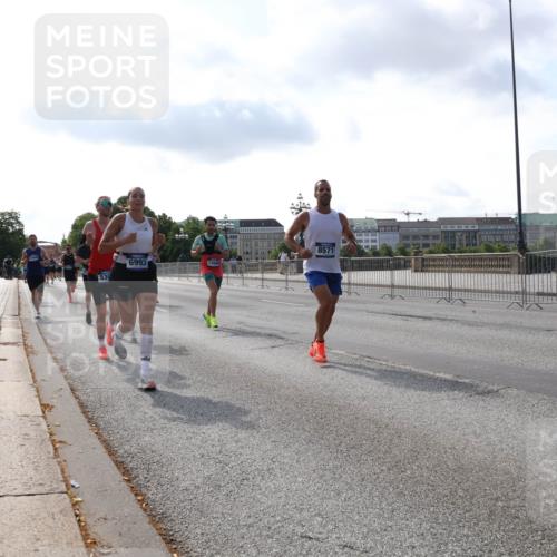 29.06.2025 - hella hamburg halbmarathon Lena Gebhardt http://msf.ph/oto/8326718 29.06.2025 09:48:40 Lombardsbrücke 530, 6993, 8571, 1042, 1290, 1505, 1710, 2262, 2399, 2767, 3480, 3547, 3959, 4062, 4359, 4381, 4860, 5003, 5124, 5307, 5554, 5709, 6829, 6993, 7152, 7154, 7482, 7884, 8002, 8121, 8571, 8933, 9403, 9643, 10190, 10404, 10738, 10793, 10852, 11929, 12044, 12051, 12488, 12514, 12916, 13137, 13372, 13483, 13595, 13940, 13975, 14875, 14908, 15931, 15959, 16119 meine-sportfotos.de