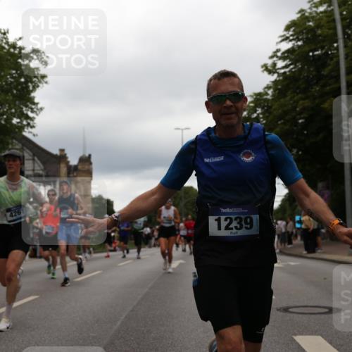 29.06.2025 - hella hamburg halbmarathon Yannick Fuchs http://msf.ph/oto/8326721 29.06.2025 10:51:33 20KM 1200, 1239, 1563, 1715, 1719, 1972, 2236, 2606, 2652, 2759, 2806, 2883, 3141, 3575, 4261, 4579, 5015, 5134, 5391, 5457, 5458, 6281, 6302, 6531, 6720, 6892, 7159, 7833, 8744, 9450, 10383, 10408, 10599, 12144, 12509, 12773, 12774, 13376, 13664, 14737, 15090, 15189, 15229, 15349, 15664, 16418, 16517, 17455, 17543, 17758, 18508 meine-sportfotos.de