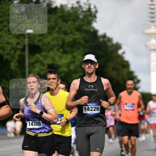 29.06.2025 - hella hamburg halbmarathon Dr. Thomas Lammeyer http://msf.ph/oto/8326736 29.06.2025 09:55:42 Kennedybrücke 1057, 1312, 1353, 1569, 1763, 2880, 3437, 3618, 3697, 4565, 4871, 5014, 5047, 5129, 5231, 5336, 5690, 5987, 6700, 6711, 6770, 7185, 7710, 8074, 8564, 8900, 9358, 9547, 9659, 10691, 10978, 11021, 11062 meine-sportfotos.de