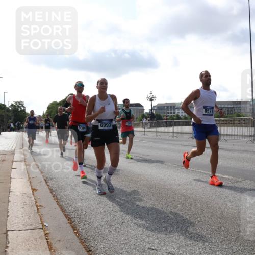 29.06.2025 - hella hamburg halbmarathon Lena Gebhardt http://msf.ph/oto/8326770 29.06.2025 09:48:40 Lombardsbrücke 6993, 5307, 12044, 8571, 1042, 1290, 1505, 1710, 2262, 2399, 2767, 3480, 3547, 3959, 4062, 4359, 4381, 4860, 5003, 5124, 5307, 5554, 5709, 6829, 6993, 7152, 7154, 7482, 7884, 8002, 8121, 8571, 8933, 9403, 9643, 10190, 10404, 10738, 10793, 10852, 11929, 12044, 12051, 12488, 12514, 12916, 13137, 13372, 13483, 13595, 13940, 13975, 14875, 14908, 15931, 15959, 16119 meine-sportfotos.de
