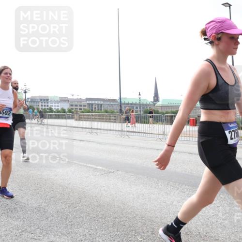 29.06.2025 - hella hamburg halbmarathon Lena Gebhardt http://msf.ph/oto/8326775 29.06.2025 10:23:28 Lombardsbrücke 6502, 2766, 1048, 1304, 1362, 2125, 2925, 4190, 4266, 4391, 4646, 4728, 4793, 5160, 5406, 6502, 6578, 6747, 6784, 6785, 6849, 7029, 7820, 7891, 8031, 8181, 8676, 8687, 8688, 8716, 8918, 8920, 9133, 9301, 9715, 9877, 9913, 10649, 10739, 11300, 11793, 11798, 11879, 12025, 12073, 12265, 12874, 13560, 14041, 14265, 14338, 14510, 14512, 14521, 14821, 15709, 16185, 16251, 16416, 16558, 17013, 17099, 17199, 17207, 17299, 17719 meine-sportfotos.de