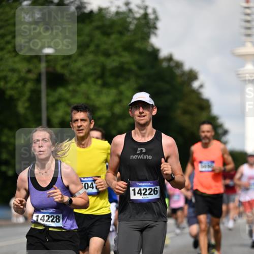 29.06.2025 - hella hamburg halbmarathon Dr. Thomas Lammeyer http://msf.ph/oto/8326779 29.06.2025 09:55:42 Kennedybrücke 1057, 1312, 1353, 1569, 1763, 2880, 3437, 3618, 3697, 4565, 4871, 5014, 5047, 5129, 5231, 5336, 5690, 5987, 6700, 6711, 6770, 7185, 7710, 8074, 8564, 8900, 9358, 9547, 9659, 10691, 10978, 11021, 11062 meine-sportfotos.de