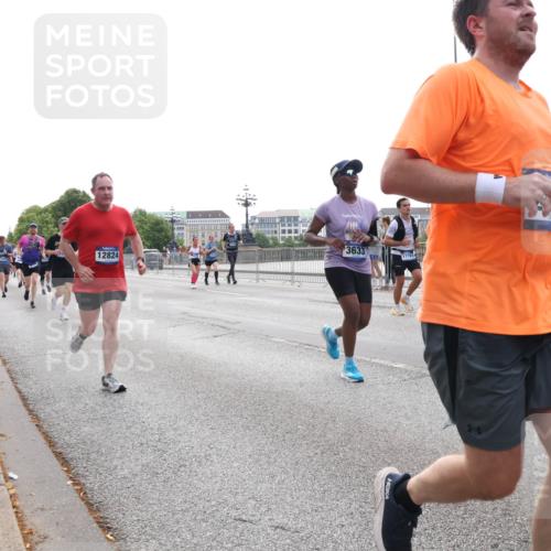 29.06.2025 - hella hamburg halbmarathon Lena Gebhardt http://msf.ph/oto/8326801 29.06.2025 10:37:45 Lombardsbrücke 3633, 12824, 1276, 1337, 1475, 1578, 1799, 1819, 1985, 2016, 2199, 2486, 2640, 2853, 3230, 3246, 3633, 3880, 4097, 5139, 5146, 5171, 5186, 5522, 5560, 5790, 5875, 5940, 6243, 6362, 6697, 6821, 6955, 7085, 7124, 7235, 7244, 7321, 7350, 7544, 7696, 7777, 7823, 8811, 8843, 8985, 9247, 9288, 9524, 9895, 10159, 10506, 10836, 11087, 11543, 12123, 12254, 12472, 12824, 16680, 17798 meine-sportfotos.de