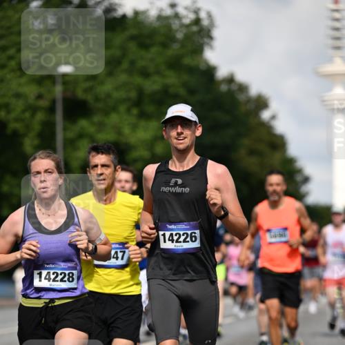 29.06.2025 - hella hamburg halbmarathon Dr. Thomas Lammeyer http://msf.ph/oto/8326822 29.06.2025 09:55:42 Kennedybrücke 1057, 1312, 1353, 1569, 1763, 2880, 3437, 3618, 3697, 4565, 4871, 5014, 5047, 5129, 5231, 5336, 5690, 5987, 6700, 6711, 6770, 7185, 7710, 8074, 8564, 8900, 9358, 9547, 9659, 10691, 10978, 11021, 11062 meine-sportfotos.de
