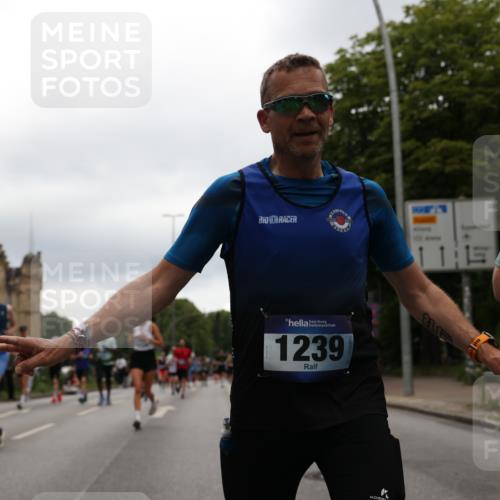 29.06.2025 - hella hamburg halbmarathon Yannick Fuchs http://msf.ph/oto/8326867 29.06.2025 10:51:33 20KM 1200, 1239, 1563, 1715, 1719, 1972, 2236, 2606, 2652, 2759, 2806, 2883, 3141, 3575, 4261, 4579, 5015, 5134, 5391, 5457, 5458, 6281, 6302, 6531, 6720, 6892, 7159, 7833, 8744, 9450, 10383, 10408, 10599, 12144, 12509, 12773, 12774, 13376, 13664, 14737, 15090, 15189, 15229, 15349, 15664, 16418, 16517, 17455, 17543, 17758, 18508 meine-sportfotos.de