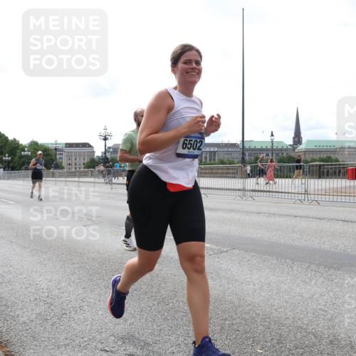 29.06.2025 - hella hamburg halbmarathon Lena Gebhardt http://msf.ph/oto/8326884 29.06.2025 10:23:28 Lombardsbrücke 6502, 1048, 1304, 1362, 2125, 2925, 4190, 4266, 4391, 4646, 4728, 4793, 5160, 5406, 6502, 6578, 6747, 6784, 6785, 6849, 7029, 7820, 7891, 8031, 8181, 8676, 8687, 8688, 8716, 8918, 8920, 9133, 9301, 9715, 9877, 9913, 10649, 10739, 11300, 11793, 11798, 11879, 12025, 12073, 12265, 12874, 13560, 14041, 14265, 14338, 14510, 14512, 14521, 14821, 15709, 16185, 16251, 16416, 16558, 17013, 17099, 17199, 17207, 17299, 17719 meine-sportfotos.de