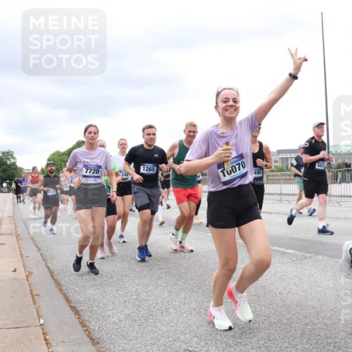 29.06.2025 - hella hamburg halbmarathon Lena Gebhardt http://msf.ph/oto/8326889 29.06.2025 10:57:50 Lombardsbrücke 11026, 7720, 248, 1265, 10070, 496, 563, 960, 1123, 1242, 1248, 1265, 1388, 1643, 2015, 2451, 2567, 2900, 3191, 3385, 3388, 3433, 3644, 3750, 3936, 3954, 4059, 4180, 4197, 4429, 4521, 4830, 5117, 5632, 5676, 5736, 5738, 6316, 6337, 6827, 6857, 6916, 7172, 7193, 7556, 7720, 7728, 7977, 7990, 8035, 8159, 8287, 8386, 8474, 8512, 8540, 8708, 8713, 8773, 8873, 9059, 9180, 9233, 9318, 9319, 9394, 9398, 9436, 9481, 9496, 9613, 9832 meine-sportfotos.de