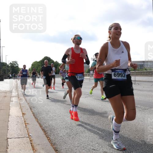 29.06.2025 - hella hamburg halbmarathon Lena Gebhardt http://msf.ph/oto/8326902 29.06.2025 09:48:41 Lombardsbrücke 13940, 5307, 6993, 1042, 1290, 1505, 1710, 2262, 2399, 2767, 3480, 3547, 4062, 4359, 4381, 4860, 5003, 5124, 5307, 5554, 5709, 6829, 6993, 7152, 7154, 7482, 7884, 8002, 8121, 8571, 8933, 9403, 9643, 10190, 10404, 10738, 10793, 10852, 11177, 11929, 12044, 12051, 12488, 12514, 12916, 13137, 13372, 13483, 13595, 13940, 13975, 14875, 15931, 15959, 16119 meine-sportfotos.de