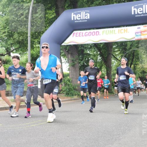 29.06.2025 - hella hamburg halbmarathon KatJ http://msf.ph/oto/8326906 29.06.2025 10:46:38 Zwischen KM18-KM19 1019, 1544, 2426, 2730, 4238, 6033, 6087, 6754 meine-sportfotos.de