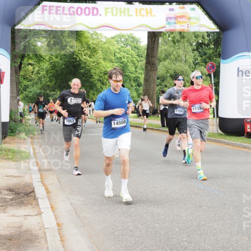 29.06.2025 - hella hamburg halbmarathon MichiJ http://msf.ph/oto/8326907 29.06.2025 10:37:49 Zwischen KM18-KM19 1321, 4033, 4127, 4816, 5115, 7269, 8572, 10189, 11339, 11455, 12733, 13008, 13282, 15392, 16843, 16887, 17282 meine-sportfotos.de