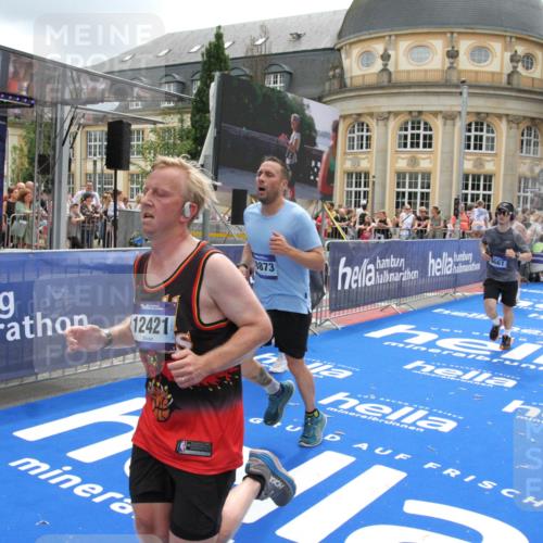 29.06.2025 - hella hamburg halbmarathon Michael Strokosch http://msf.ph/oto/8326909 29.06.2025 10:48:59 Ziel 1381, 1452, 2260, 3213, 3985, 7067, 8889, 9661, 9695, 12421, 12534, 13009, 13183, 13688, 13976, 18873 meine-sportfotos.de