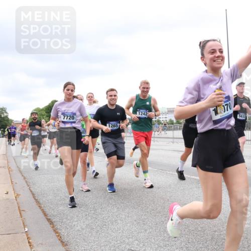 29.06.2025 - hella hamburg halbmarathon Lena Gebhardt http://msf.ph/oto/8326932 29.06.2025 10:57:50 Lombardsbrücke 11026, 7720, 457, 4, 1265, 1242, 1070, 5632, 16, 1123, 1242, 1248, 1265, 1388, 1643, 2015, 2451, 2567, 2900, 3191, 3385, 3388, 3433, 3644, 3750, 3936, 3954, 4059, 4180, 4197, 4429, 4521, 4830, 5117, 5632, 5676, 5736, 5738, 6316, 6337, 6827, 6857, 6916, 7172, 7193, 7556, 7720, 7728, 7977, 7990, 8035, 8159, 8287, 8386, 8474, 8512, 8540, 8708, 8713, 8773, 8873, 9059, 9180, 9233, 9318, 9319, 9394, 9398, 9436, 9481, 9496, 9613, 9832 meine-sportfotos.de