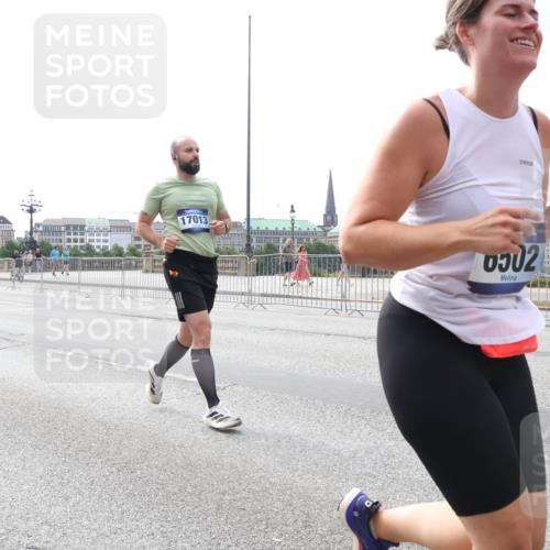 29.06.2025 - hella hamburg halbmarathon Lena Gebhardt http://msf.ph/oto/8326950 29.06.2025 10:23:29 Lombardsbrücke 17013, 0502, 1048, 1304, 1362, 2125, 2925, 4190, 4266, 4391, 4646, 4728, 4793, 5160, 5406, 6502, 6578, 6747, 6784, 6785, 6849, 7029, 7820, 7891, 8031, 8181, 8676, 8687, 8688, 8716, 8918, 8920, 9133, 9301, 9715, 9877, 10649, 10739, 11300, 11793, 11798, 11879, 12025, 12073, 12265, 12874, 13560, 14041, 14265, 14338, 14510, 14512, 14521, 14821, 15709, 15739, 15853, 16185, 16251, 16416, 16558, 17013, 17099, 17199, 17207, 17299, 17719 meine-sportfotos.de