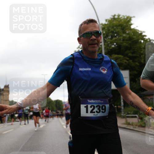 29.06.2025 - hella hamburg halbmarathon Yannick Fuchs http://msf.ph/oto/8326963 29.06.2025 10:51:33 20KM 1200, 1239, 1563, 1715, 1719, 1972, 2236, 2606, 2652, 2759, 2806, 2883, 3141, 3575, 4261, 4579, 5015, 5134, 5391, 5457, 5458, 6281, 6302, 6531, 6720, 6892, 7159, 7833, 8744, 9450, 10383, 10408, 10599, 12144, 12509, 12773, 12774, 13376, 13664, 14737, 15090, 15189, 15229, 15349, 15664, 16418, 16517, 17455, 17543, 17758, 18508 meine-sportfotos.de