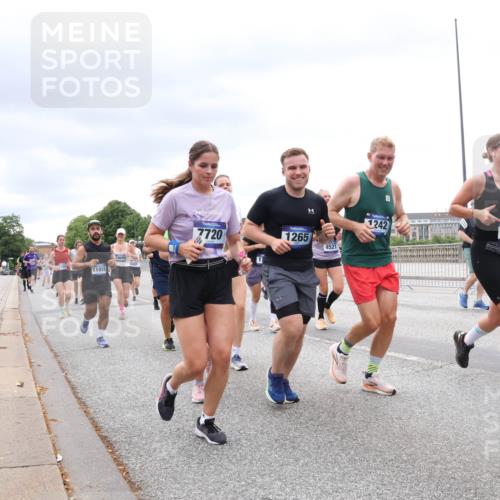 29.06.2025 - hella hamburg halbmarathon Lena Gebhardt http://msf.ph/oto/8326982 29.06.2025 10:57:51 Lombardsbrücke 11026, 7720, 1265, 4521, 563, 1242, 9496, 1123, 1242, 1248, 1265, 1388, 1643, 2015, 2169, 2451, 2567, 2900, 3191, 3385, 3388, 3433, 3644, 3750, 3936, 3954, 4059, 4180, 4197, 4429, 4521, 4830, 5117, 5632, 5676, 5736, 6316, 6337, 6827, 6857, 6916, 7172, 7193, 7556, 7720, 7728, 7977, 7990, 8035, 8159, 8386, 8474, 8512, 8540, 8708, 8713, 8773, 8873, 9059, 9180, 9233, 9318, 9319, 9394, 9398, 9436, 9481, 9496, 9613, 9832 meine-sportfotos.de