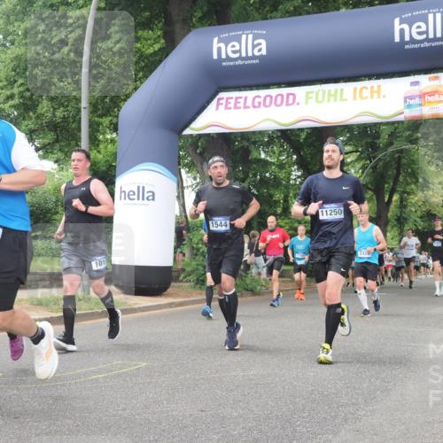 29.06.2025 - hella hamburg halbmarathon KatJ http://msf.ph/oto/8326986 29.06.2025 10:46:39 Zwischen KM18-KM19 1019, 1544, 2426, 2730, 4238, 6033, 6087, 6754 meine-sportfotos.de