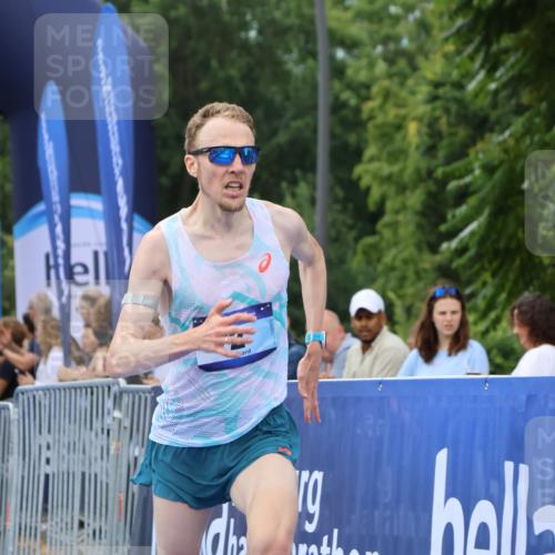 29.06.2025 - hella hamburg halbmarathon Strokosch-Dieckow http://msf.ph/oto/8326991 29.06.2025 10:02:27 Ziel 2, 22 meine-sportfotos.de
